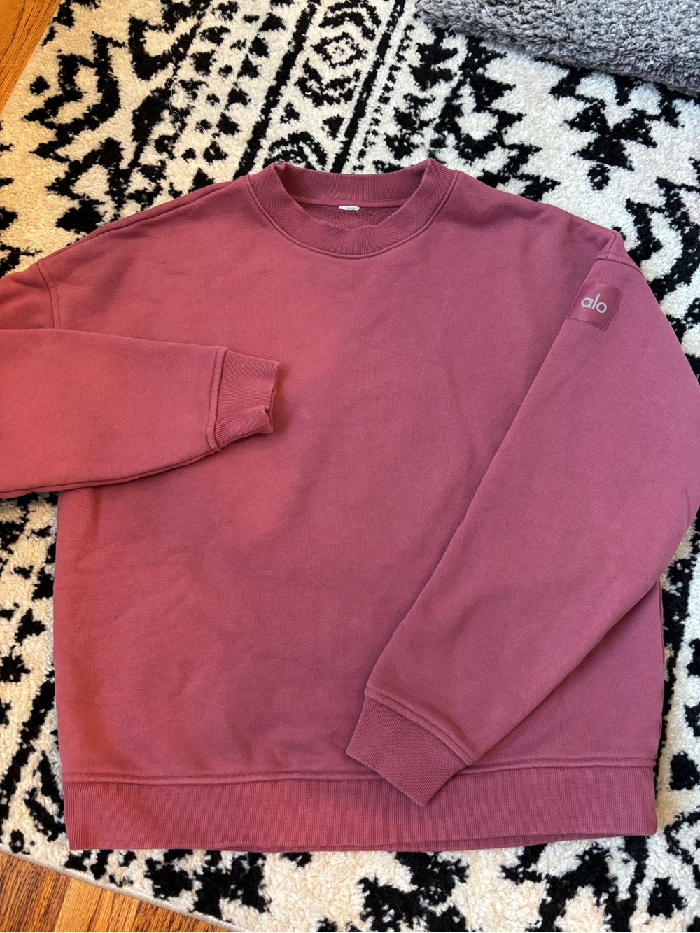 ALO Yoga Women’s Crewneck Sweatshirt in Mauve